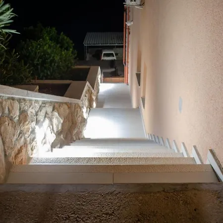 شقة In Prizba With Sea View, Balcony, Air Conditioning, Wifi 5080-1 *